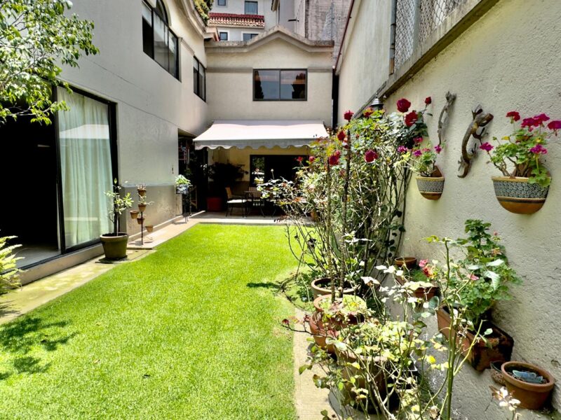 Casa en Venta en Vista Hermosa | Jardín Privado | 3 Recámaras | 4 Estacionamientos