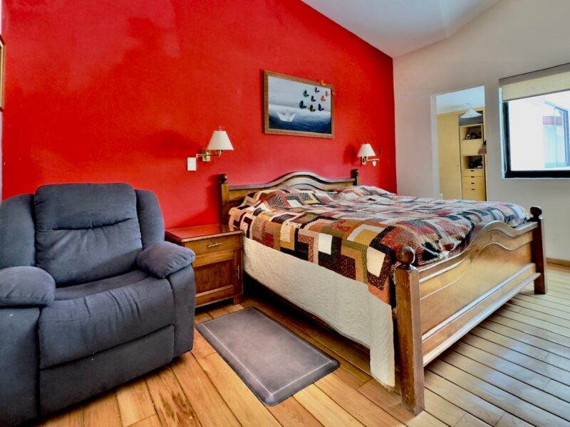 Casa en Venta en Vista Hermosa | Jardín Privado | 3 Recámaras | 4 Estacionamientos