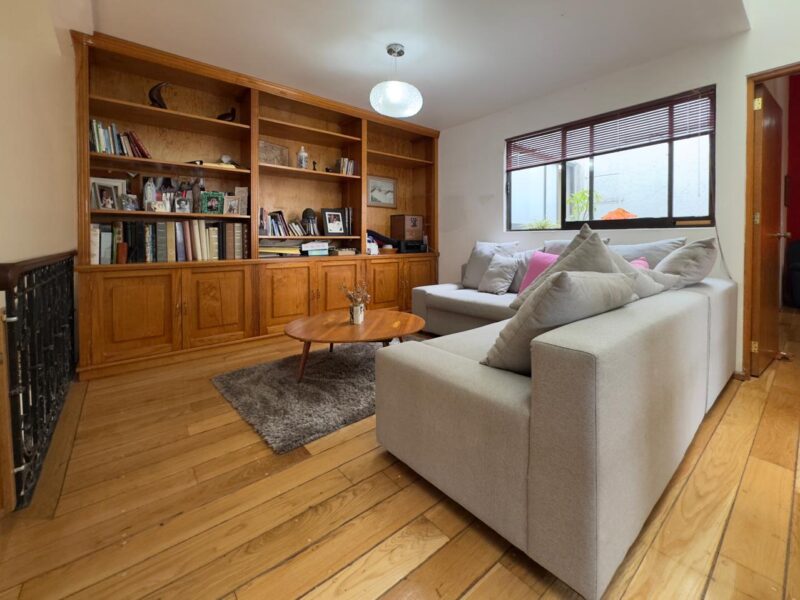 Casa en Venta en Vista Hermosa | Jardín Privado | 3 Recámaras | 4 Estacionamientos