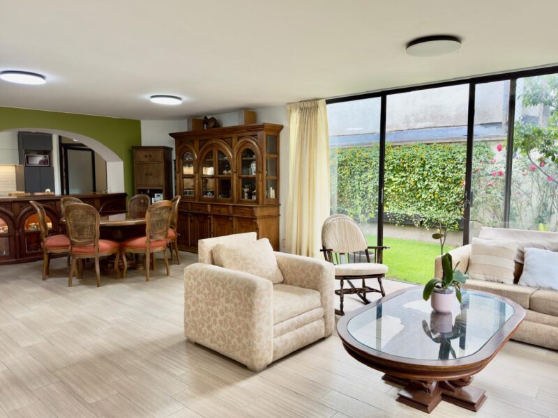 Casa en Venta en Vista Hermosa | Jardín Privado | 3 Recámaras | 4 Estacionamientos