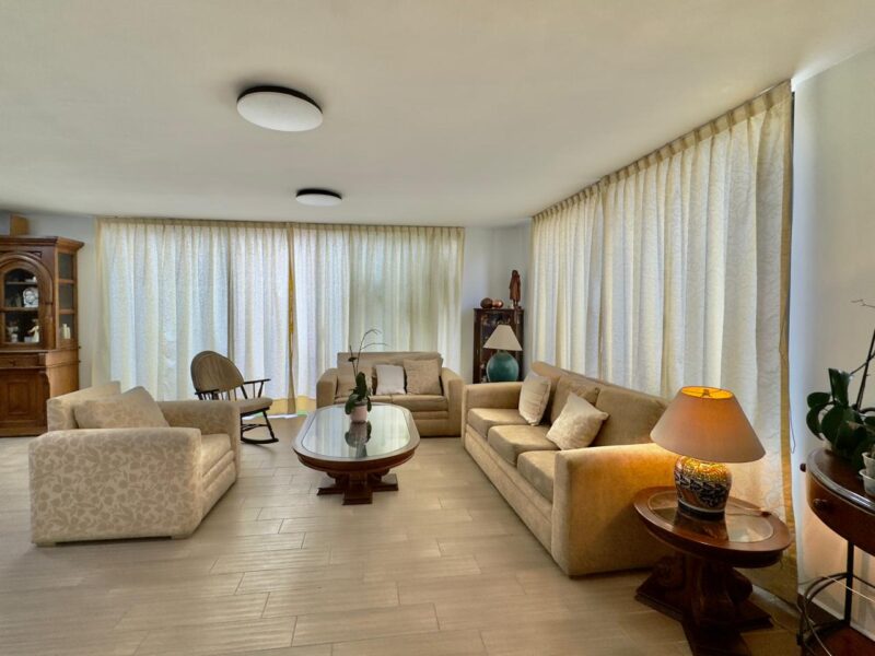 Casa en Venta en Vista Hermosa | Jardín Privado | 3 Recámaras | 4 Estacionamientos