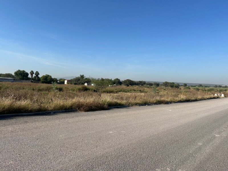 Terreno Apaseo El Grande 1.7 Ha – Ubicación Estratégica Frente a Planta Toyota | Uso Mixto