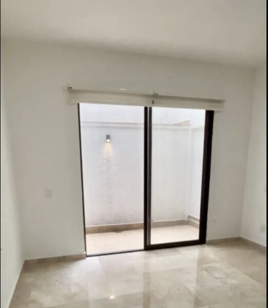 Departamento con patio privado y doble altura en Ciudad de los Deportes